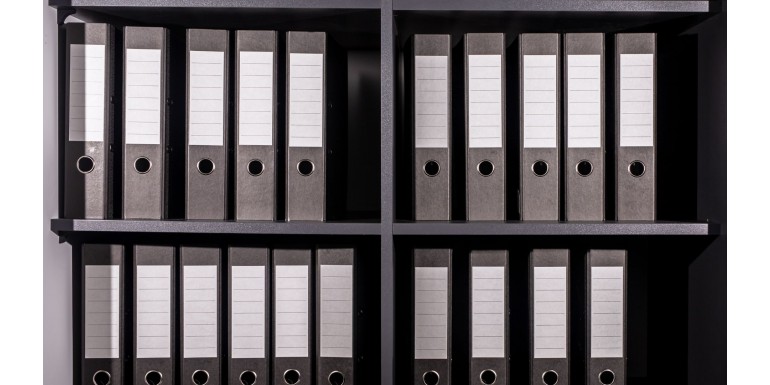 Teczki i segregatory - jak zachować porządek w dokumentach?